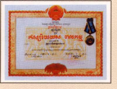 Nhà nước Campuchia trao Huân chương lao động hạng nhì năm 1992